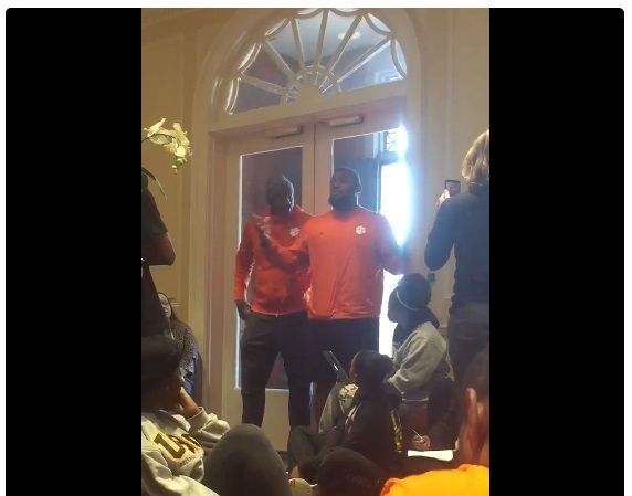 Football players stop by #SikesSitIn, commend protesters
