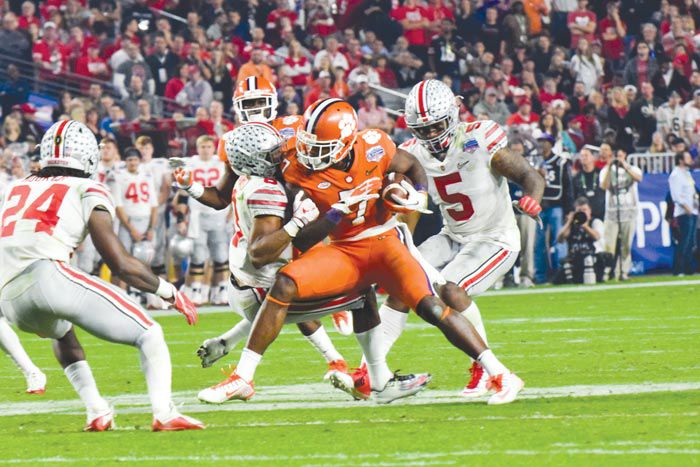 Clemson wide receiver Mike Williams (7) catches a pass against Ohio State in 2016. 