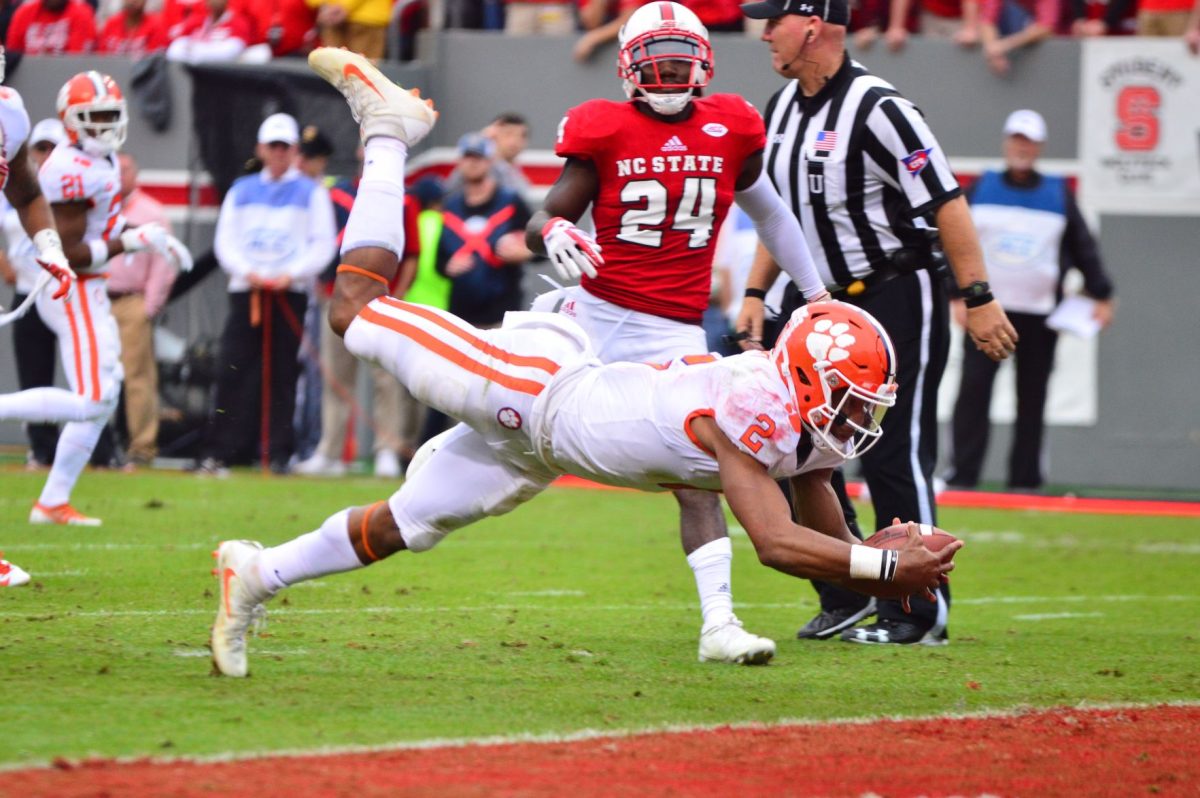 Clemson+quarterback+Kelly+Bryant+%282%29+was+20-38+with+a+touchdown+pass+and+interception+against+NC+State+Saturday.+He+also+rushed+for+88+yards+with+two+rushing+touchdowns.+%26%23160%3B