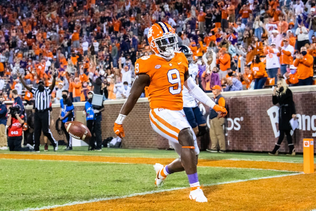 Clemson+running+back+Travis+Etienne%289%29+runs+the+ball+in+for+a+touchdown+in+the+first+quarter+of+their+game+against+Virginia%2C+Oct+3%2C+2020%3B+Clemson%2C+South+Carolina%2C+USA%3B+at+Memorial+Stadium.+Ken+Ruinard-USA+TODAY+Sports+via+The+ACC