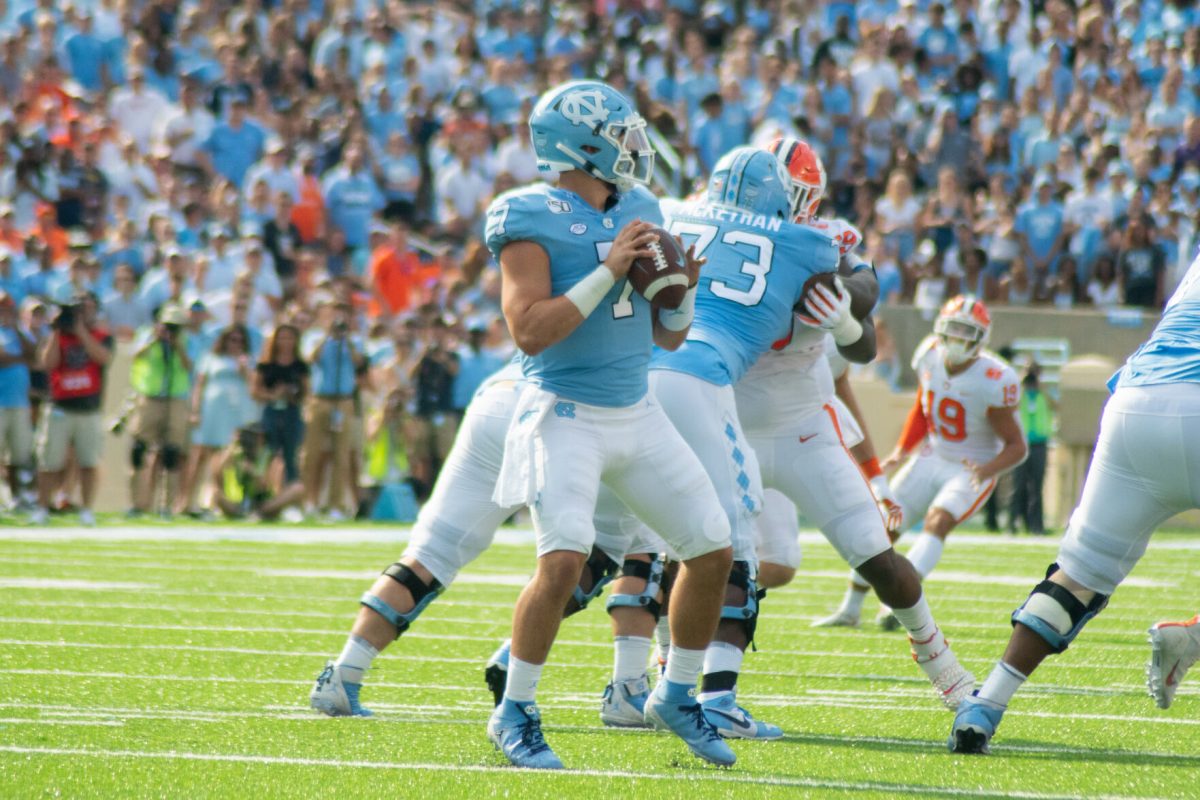 North Carolina quarterback Sam Howell (7) surveys the field during a Sept. 28, 2019 matchup against the Clemson Tigers in Chapel Hill, N.C. Howell is fourth in the ACC in passing yards per game and second in passing efficiency in 2020.