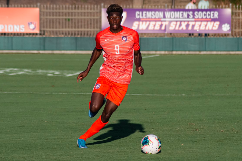 Kimarni Smith (9) takes the ball up the field in the 2019 game against UofSC.