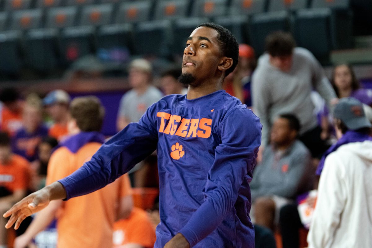 Clemson+freshman+guard+Josh+Beadle+warms+up+prior+to+the+Tigers+Nov.+9%2C+2021+matchup+with+the+Presbyterian+College+Blue+Hose.