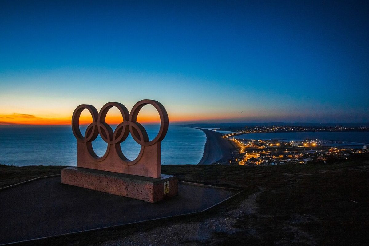 Olympic+sign+overlooking+city