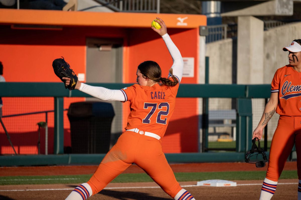 Clemson+softball+pitcher+Valerie+Cagle+warms+up+against+Virginia+Tech+at+McWhorter+Stadium+on+March+4%2C+2022.