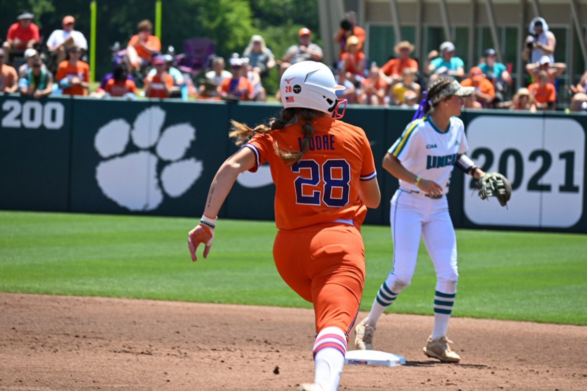 Clemson+third+baseman+Maddie+Moore+runs+to+second+base+during+the+Tigers+regional+matchup+vs.+UNC+Wilmington+in+McWhorter+Stadium+on+May+20%2C+2022.