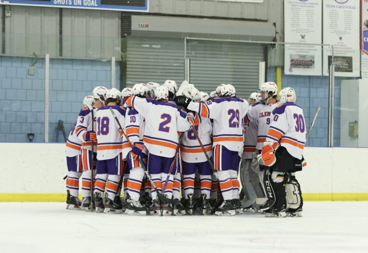 The+Clemson+club+ice+hockey+team+huddles+together+during+its+game+against%26%23160%3BChristopher+Newport+on+Sept.+16%2C+2022.%26%23160%3B
