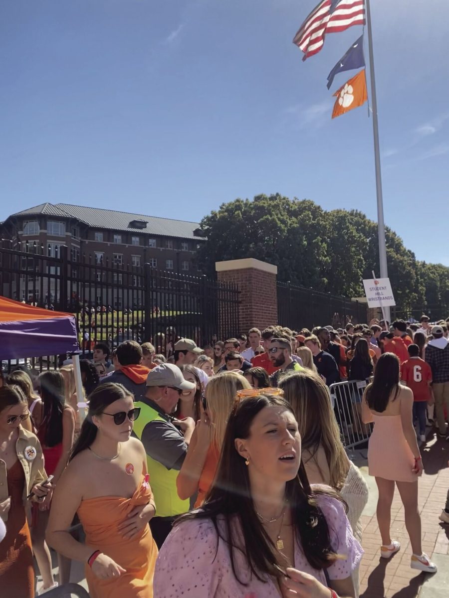 Students+in+line+for+gameday