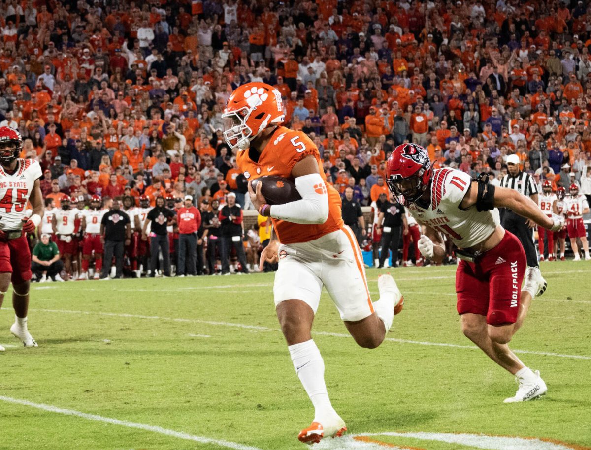 Clemson+quarterback+DJ+Uiagalelei+%285%29+runs+past+NC+State+linebacker+Payton+Wilson+%2811%29+during+the+Tigers+game+against+NC+State+on+Oct.+1%2C+2022.%26%23160%3B