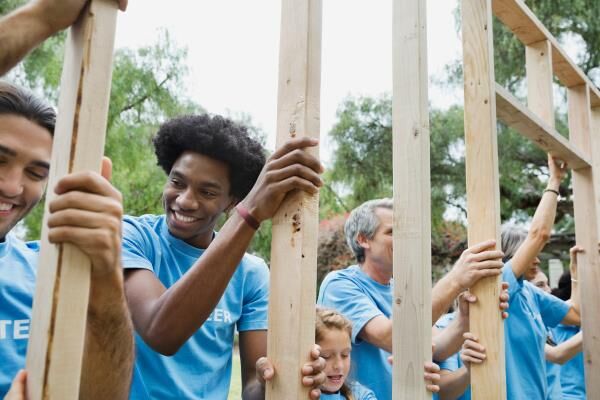 4 Ways to Get Involved This Global Volunteer Month