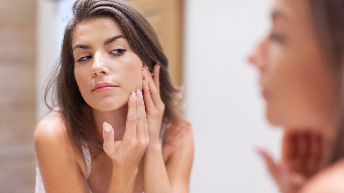 Stop Adult Acne in Its Tracks with the Treatment That Dermatology Experts are Buzzing About