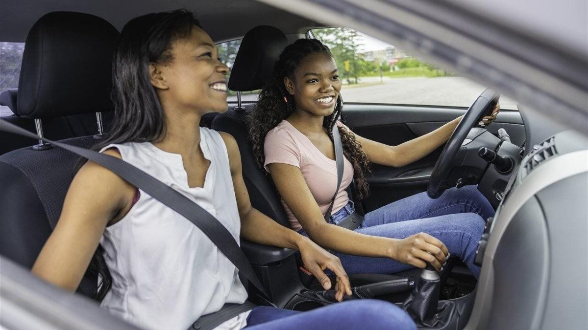 4+ways+parents+can+help+their+young+drivers+be+road+ready