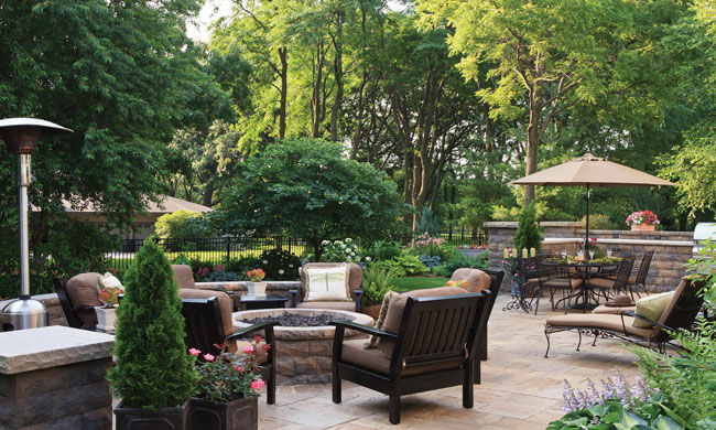 5+Must-Haves+for+Outdoor+Entertaining