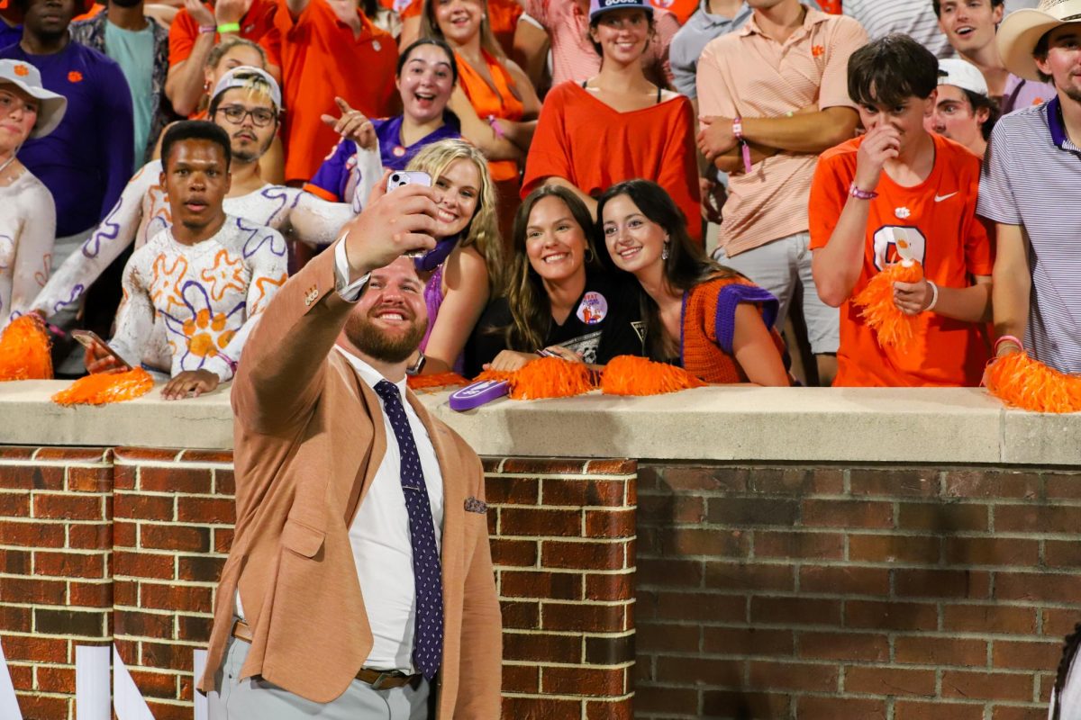 Eric Mac Lain, former Clemson offensive lineman and ACC Network analyst, interacted with Tiger fans ahead of Clemson's matchup against FAU on Sept. 16.