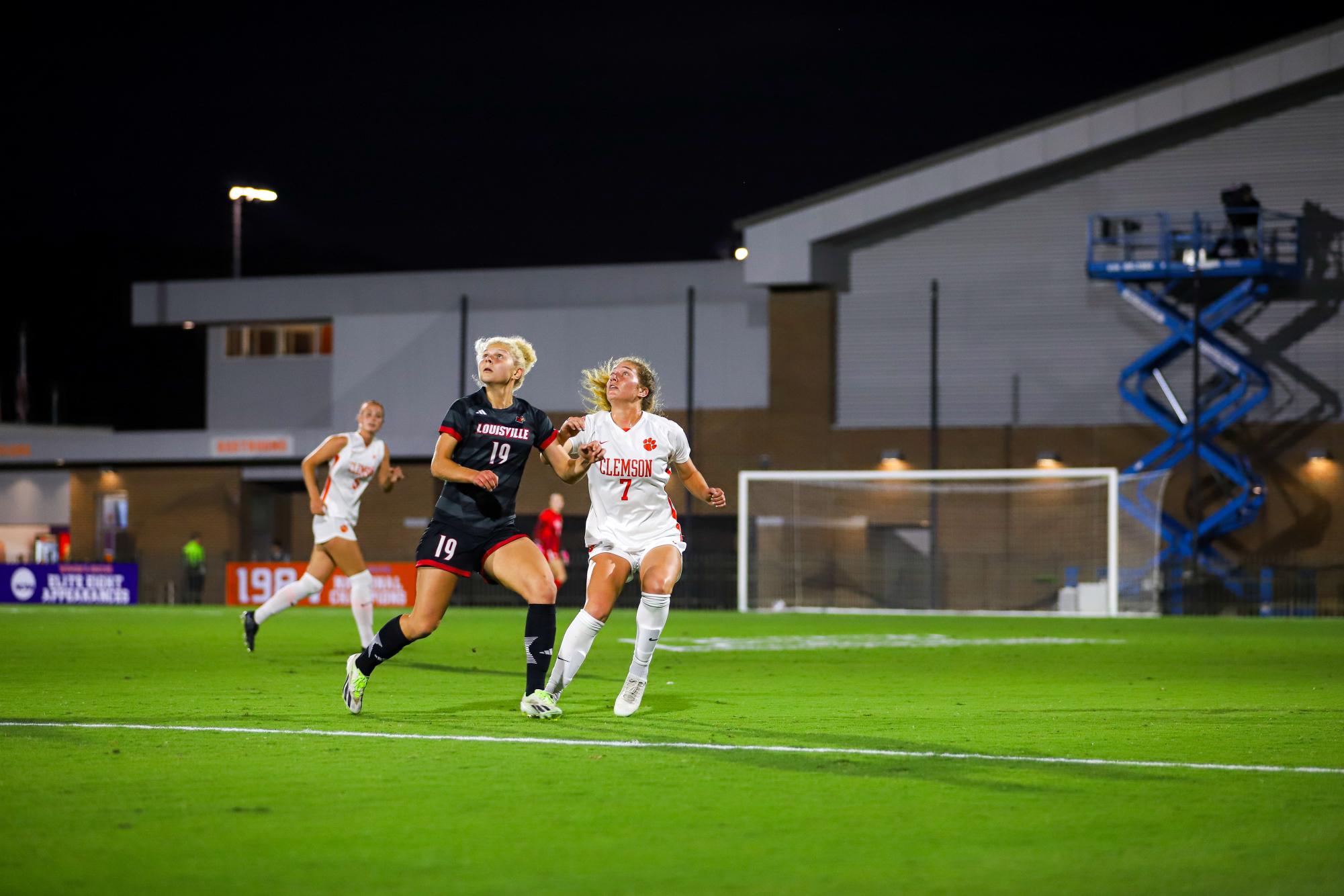 Pups on the pitch: No. 8 women's soccer shuts out Louisville