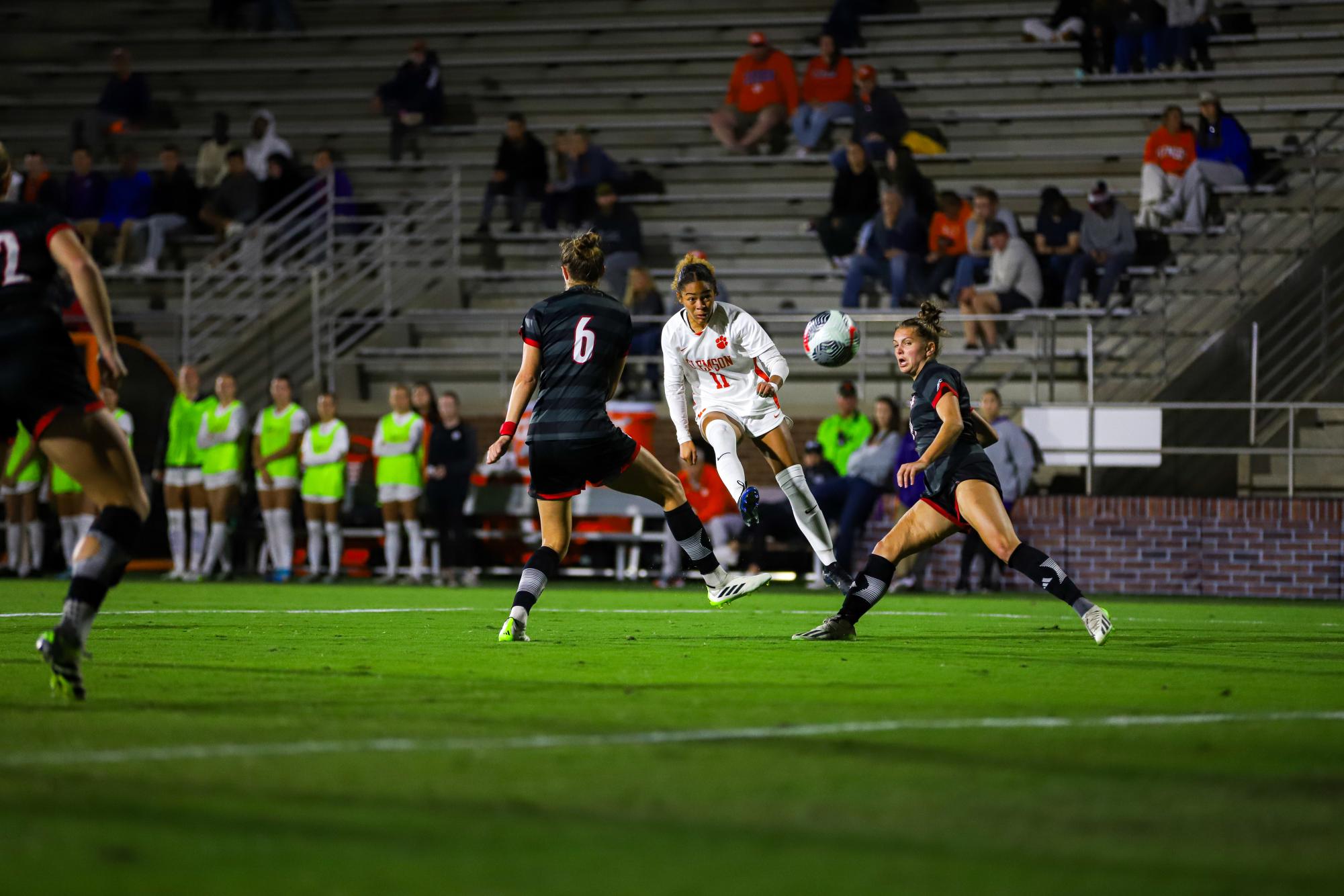 Pups on the pitch: No. 8 women's soccer shuts out Louisville