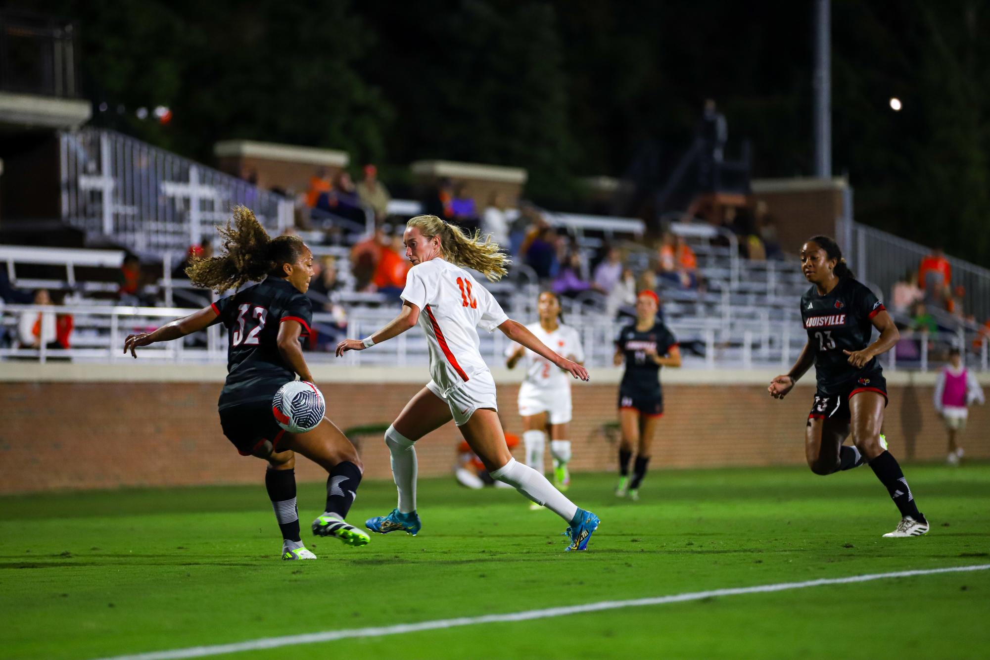 Pups on the pitch: No. 8 women's soccer shuts out Louisville