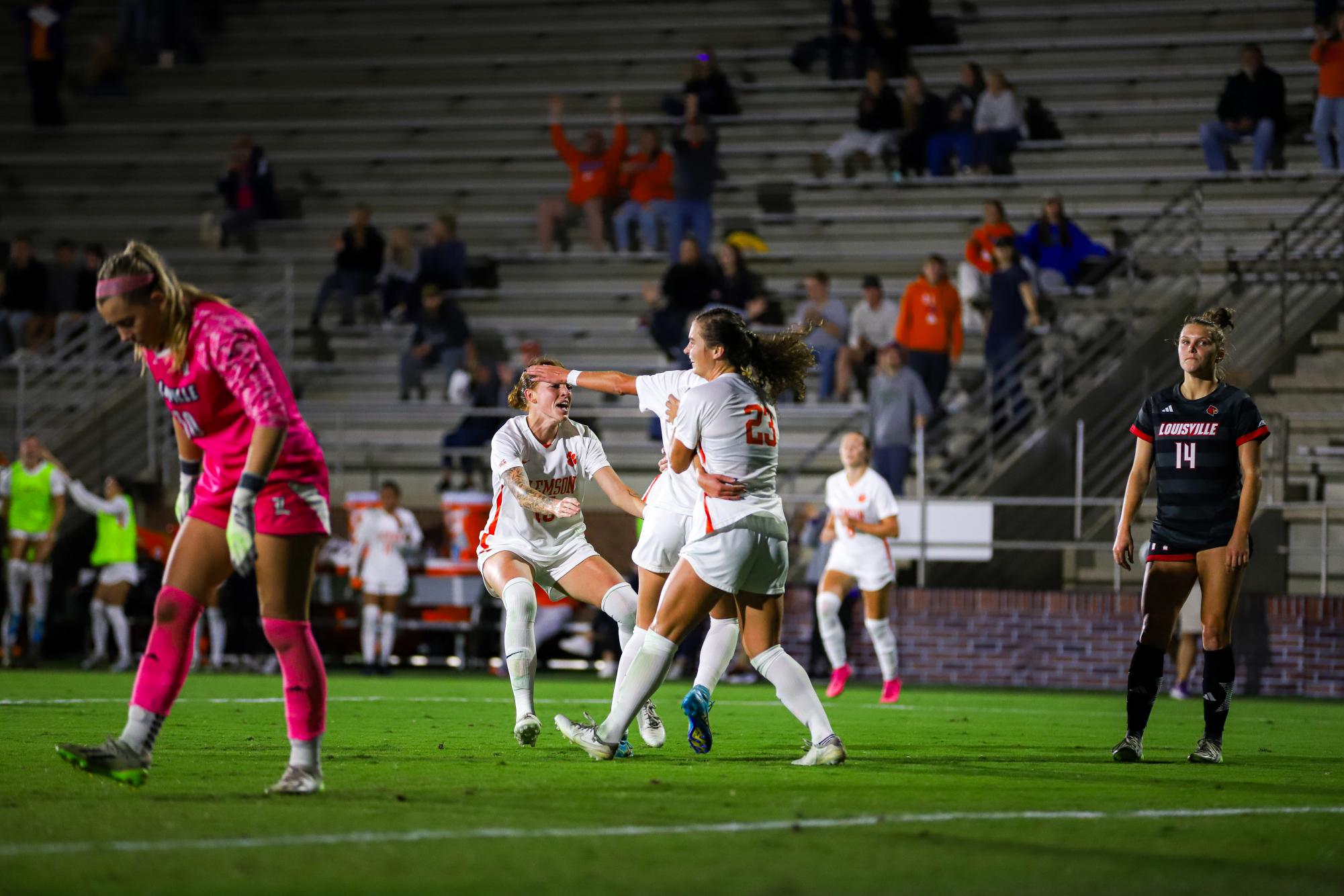 Pups on the pitch: No. 8 women's soccer shuts out Louisville