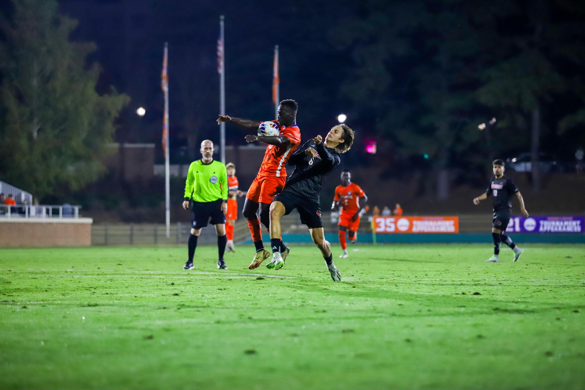 Gallery: Clemson dominates Louisville, advances to ACC Championship