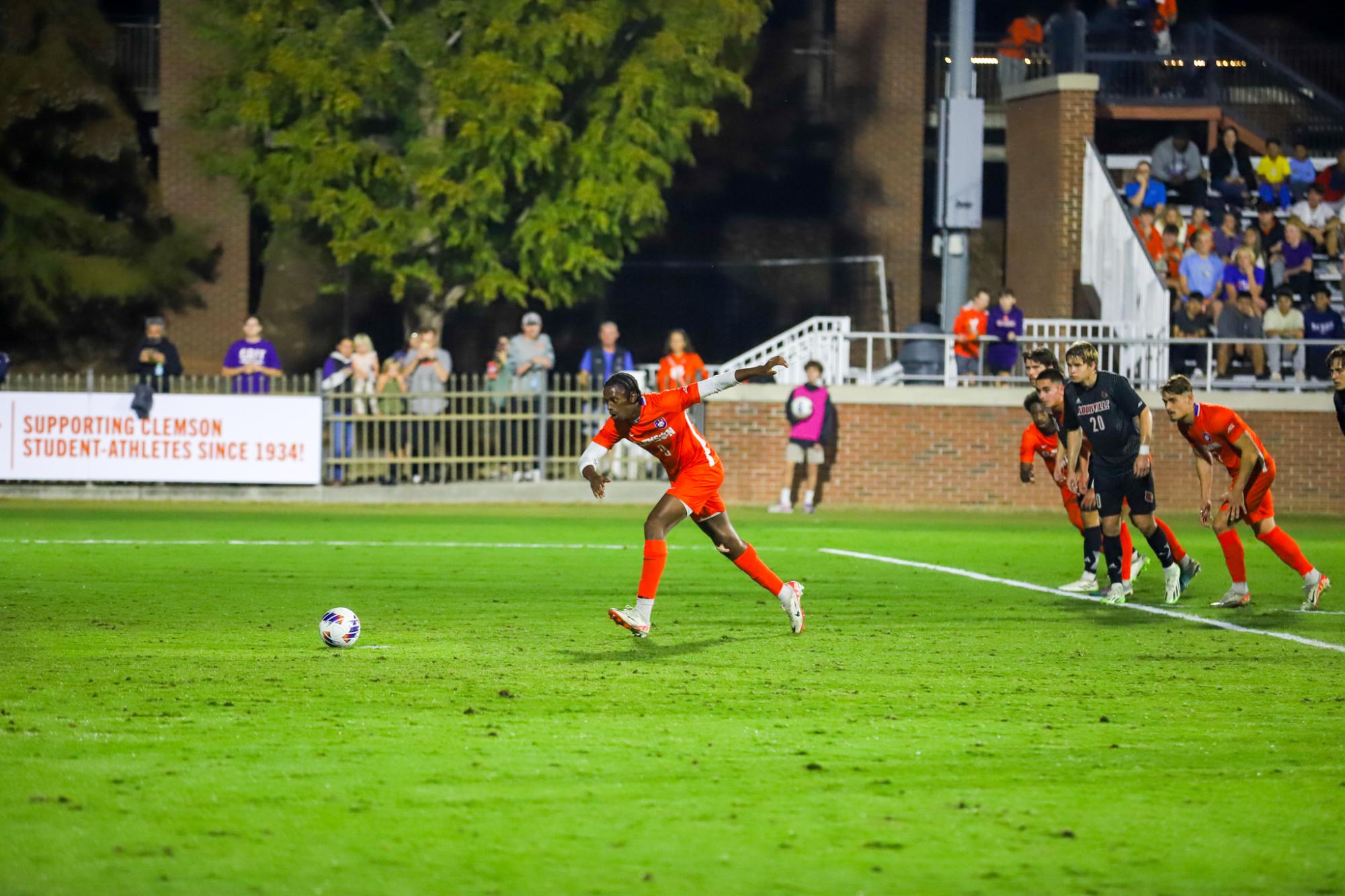 Gallery: Clemson dominates Louisville, advances to ACC Championship
