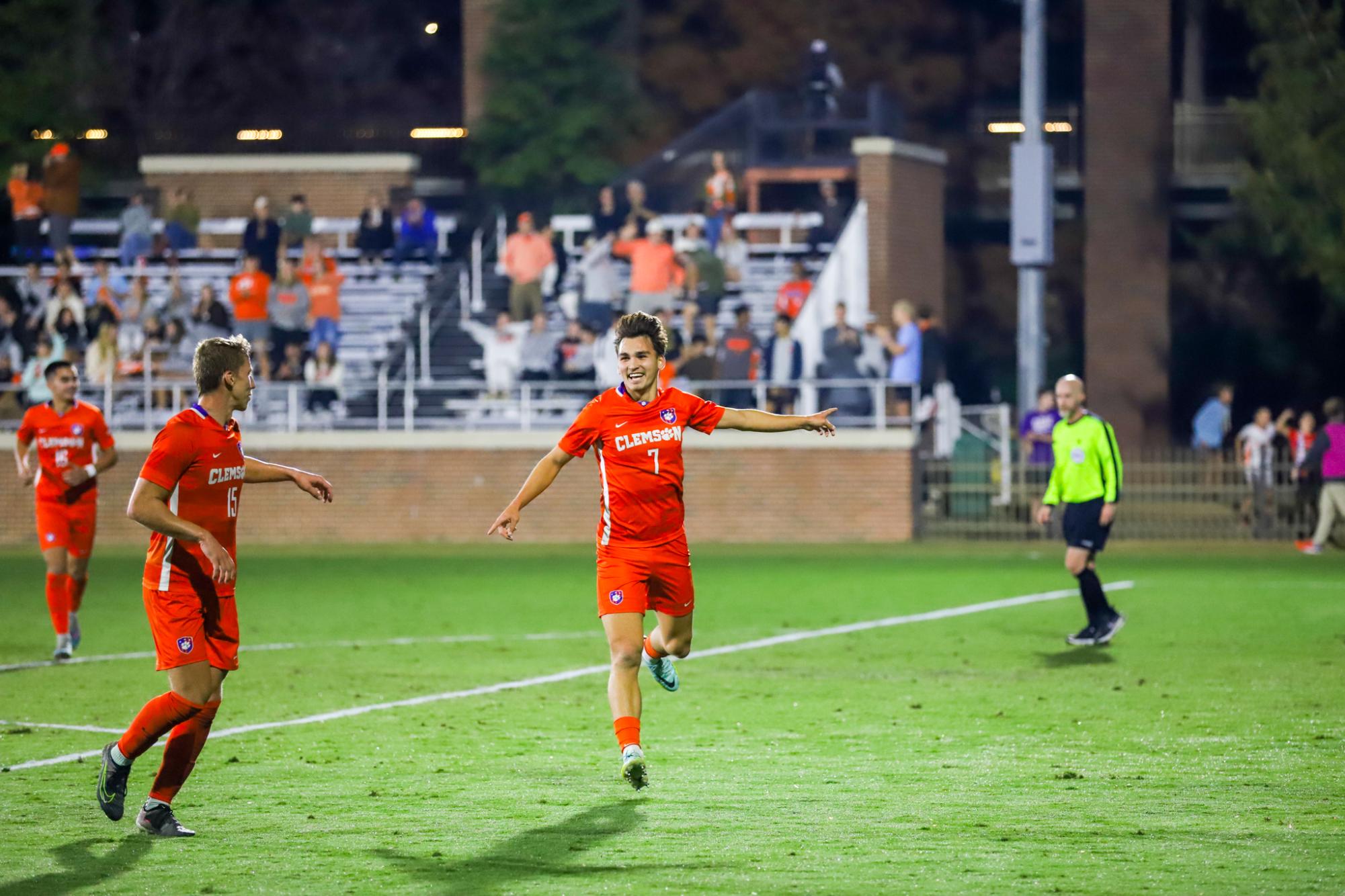 Gallery: Clemson dominates Louisville, advances to ACC Championship