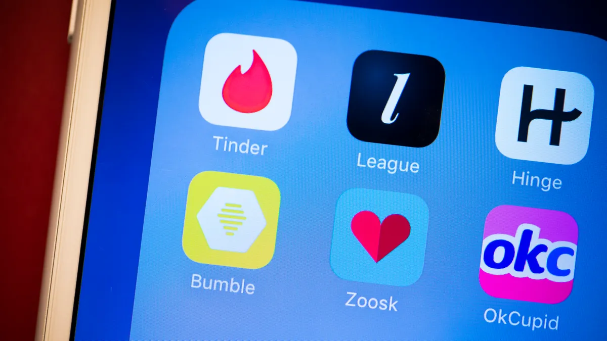 Some+popular+dating+apps+that+people+use+today+include+Tinder%2C+Hinge%2C+Bumble%2C+etc.