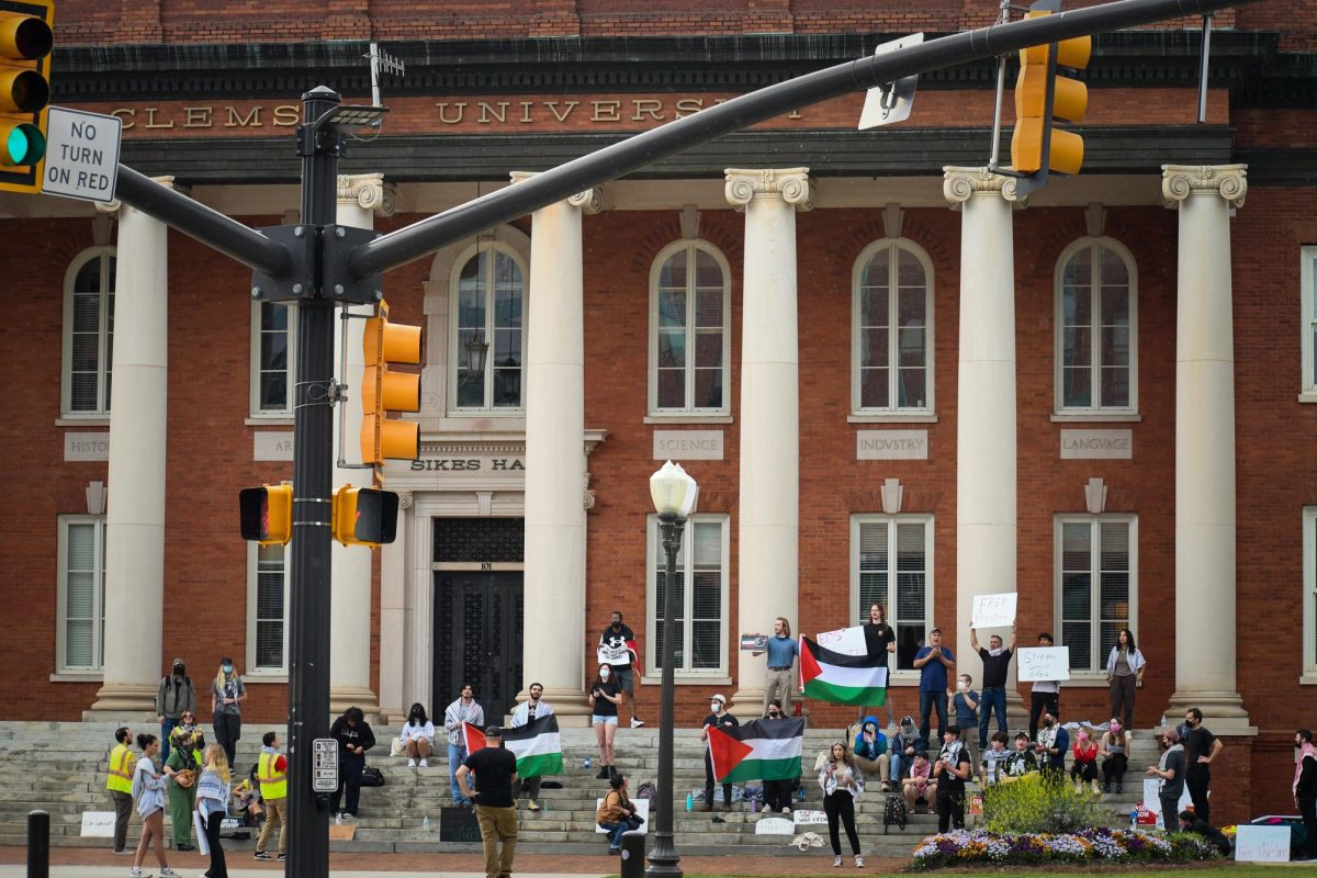 Clemson+Students+protesting+for+pro-Palestine+outside+of+Sikes+Hall.