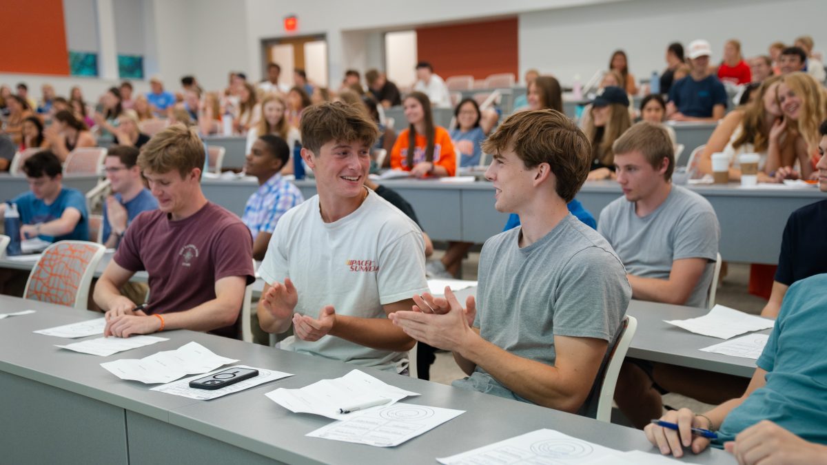 Simply turning and talking to people sitting next to you in class is a great way to meet people and make new friends. 