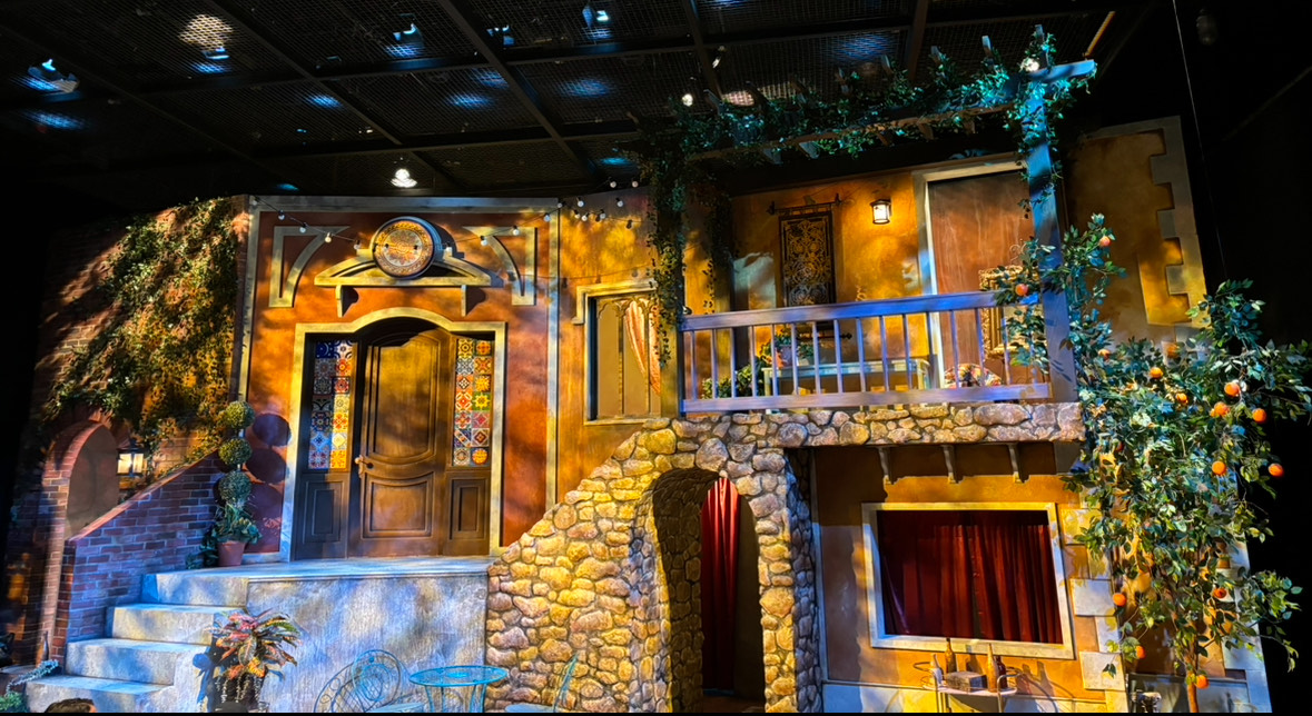 The set was extremely detailed, transporting the audience to Italy.