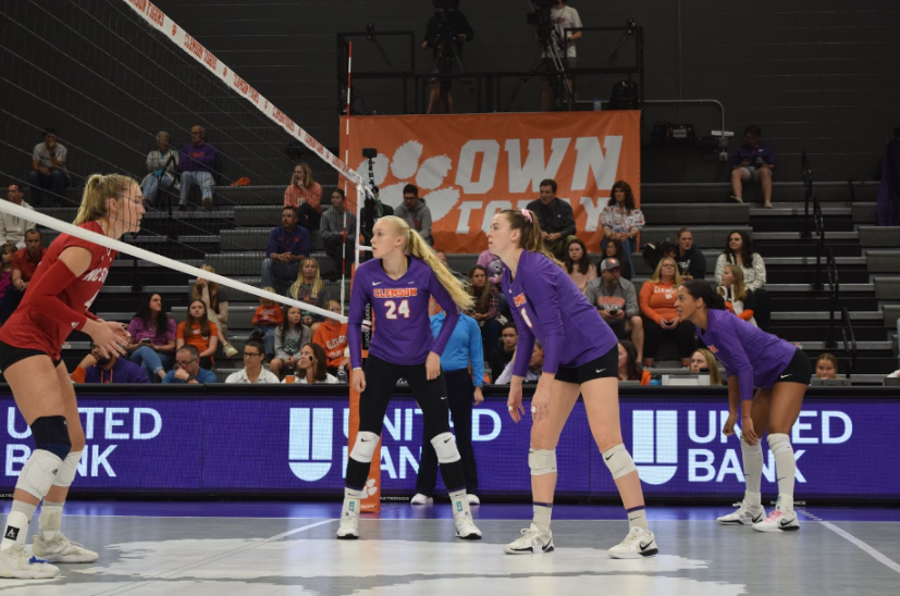 Following a Mia McGrath kill to level the score at seventeen, neither team took more than a two-point lead for the remainder of the first set.