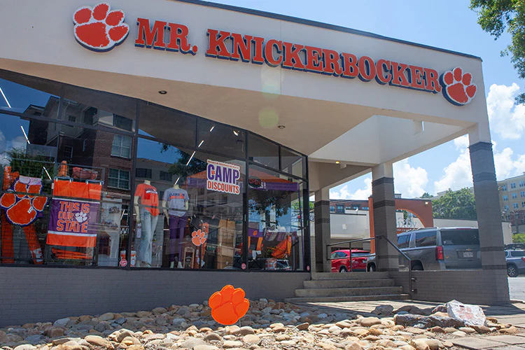 Until its closing on Dec. 31, Mr. Knickerbocker is offering sales of up to 75% off.