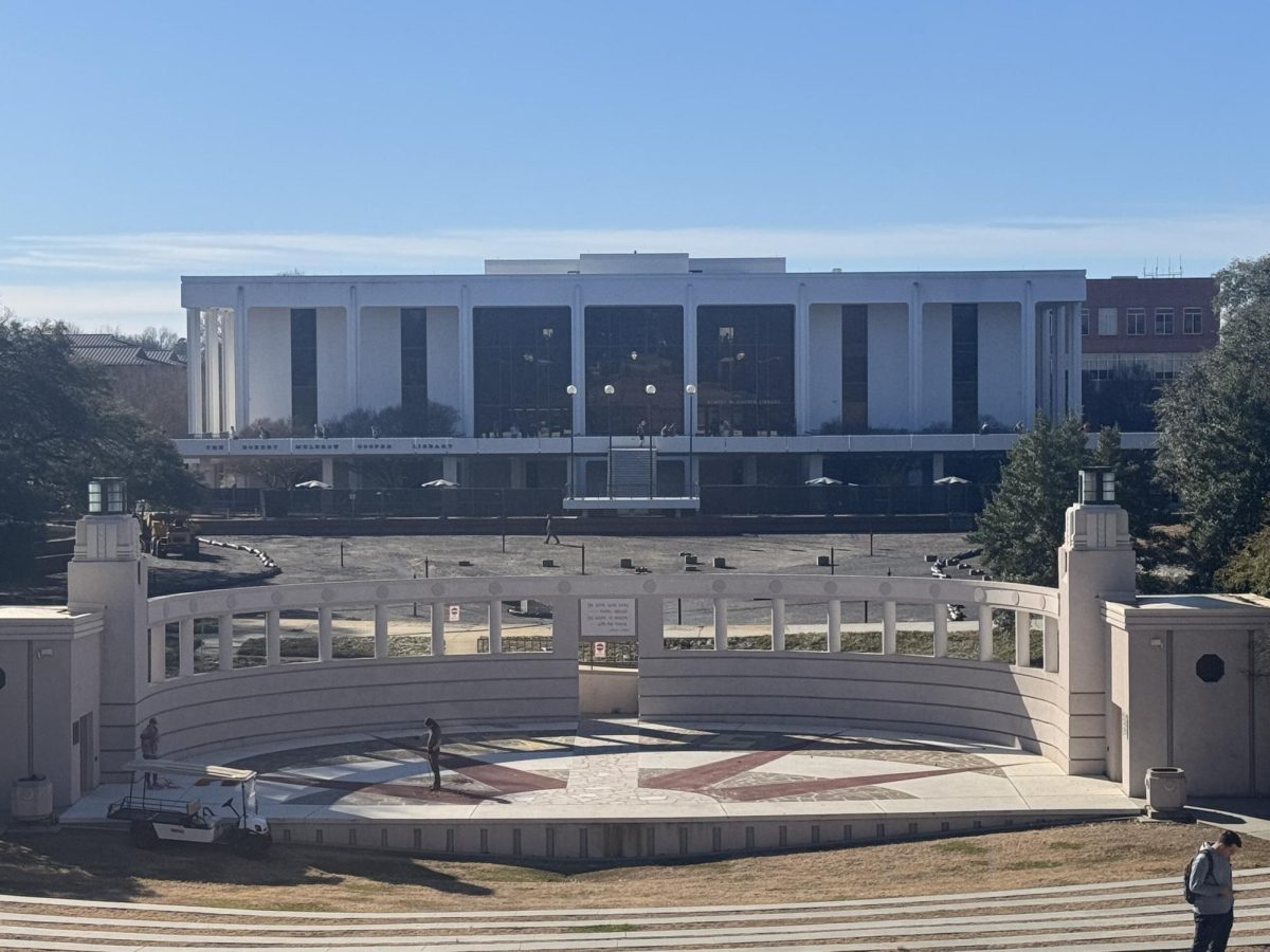 CUSG student senators discussed potential aesthetic upgrades to the reflection pond during a meeting on Monday.