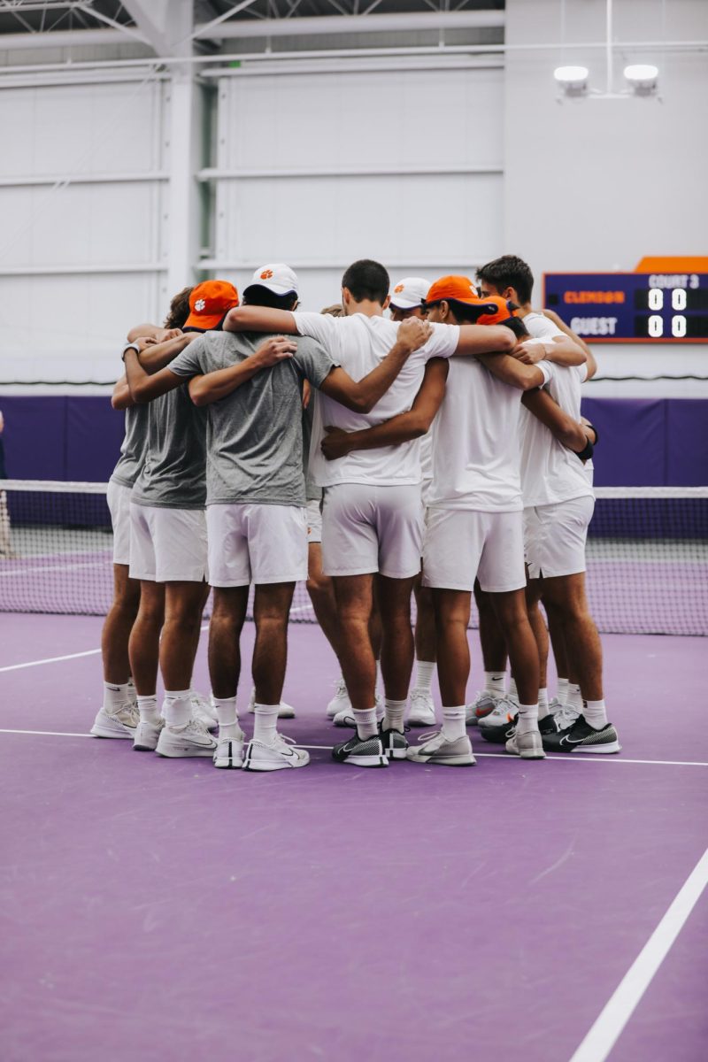 The Clemson men's tennis team fell to the Florida State Seminoles and the Miami Hurricanes this past weekend, dropping the team to 17-3 on the season.