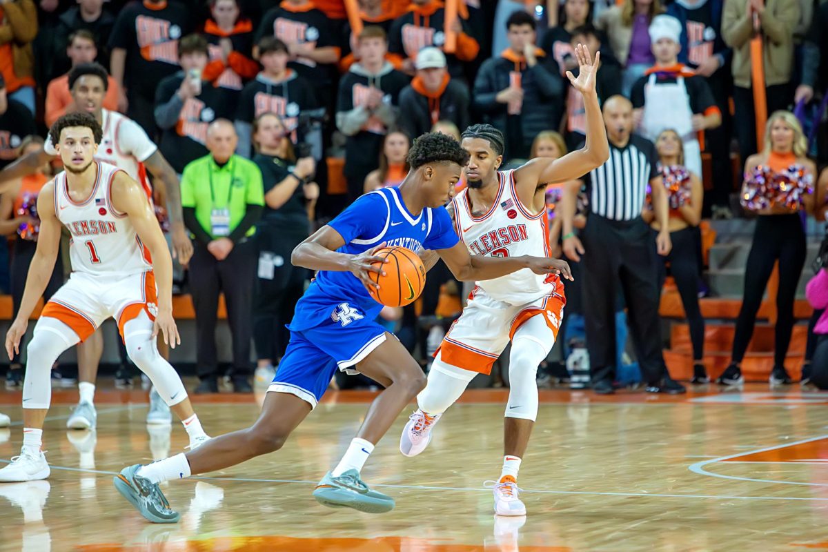 Clemson veteran Dillon Hunter defends former Kentucky guard Jaxson Robinson en route to a 70-66 upset victory last season.