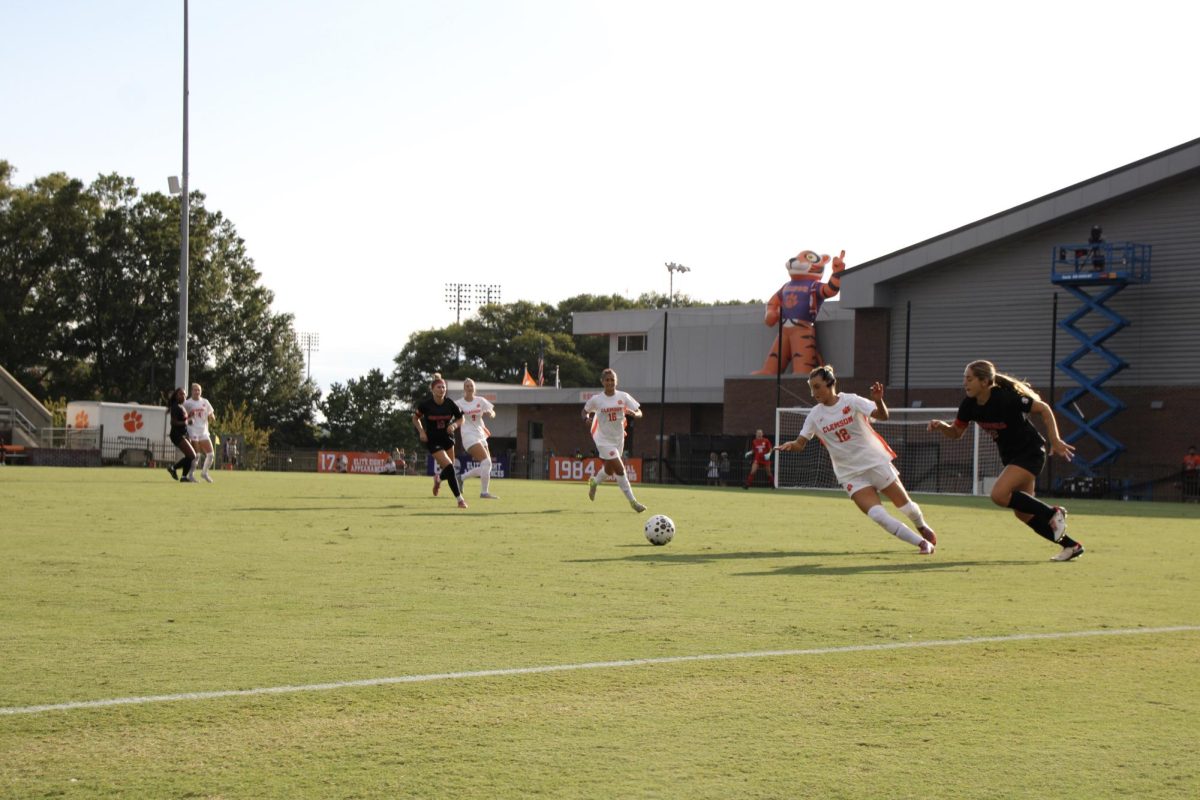 Clemson women's soccer fell to Louisville on Friday evening.