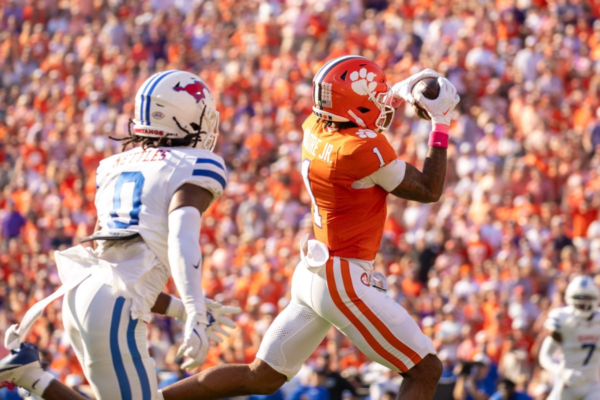 Clemson wide reciever TJ Moore hauled in a 32-yard touchdown in the first half against SMU.