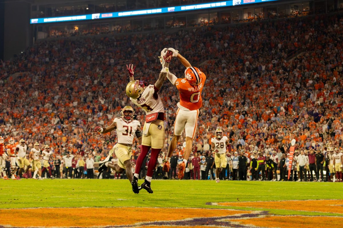 Clemson wide receiver Antonio Williams makes a spectacular catch against the Florida State Seminoles on Nov. 8, 2025.